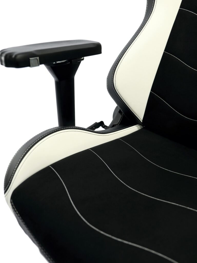 Sitzfläche und Armlehne des Maxnomic® Dominator Executive Edition Weiß.