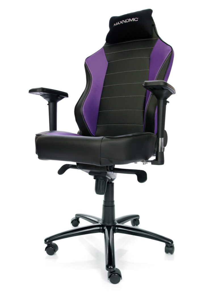 Bürostuhl Modell Maxnomic® Commander S Violett, ein schwarzer Gamingstuhl mit violetten Akzenten, leicht nach links gedreht. Mit Kopfkissen.