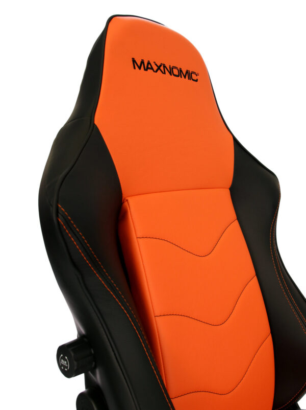 Close-up of the backrest of the Maxnomic® Leader Orange with black embroidered Maxnomic® logo.