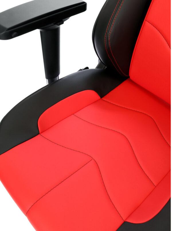 Seat of the Maxnomic® Leader red with black stitching.