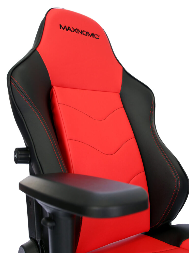 Close-up of the backrest of the Maxnomic® Leader Red with black embroidered Maxnomic® logo.