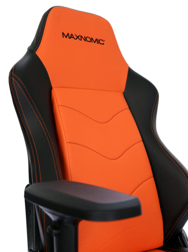 Armrest and backrest of the Maxnomic® Dominator Orange.