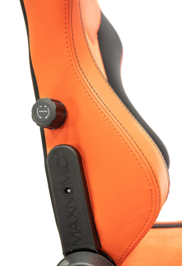 Seitenansicht der Rückenlehne des Maxnomic® Dominator Executive Edition Orange mit Drehknauf für integrierte Lordosen-Verstellung.