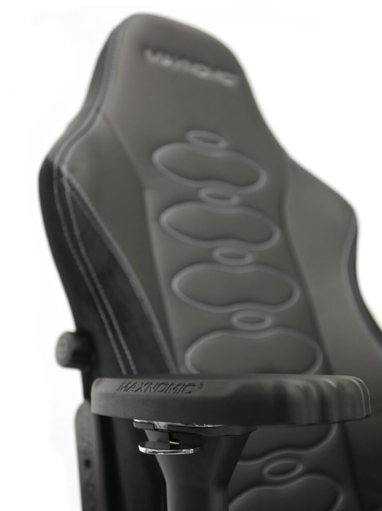 Armrest and backrest of the Maxnomic® ERGOCEPTOR OFC Slightly Silver.