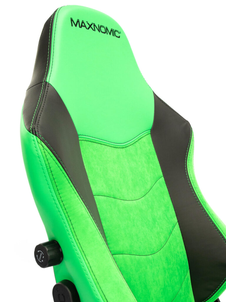 Close-up of the backrest of the Maxnomic® Leader Executive Edition Green with black embroidered Maxnomic® logo.