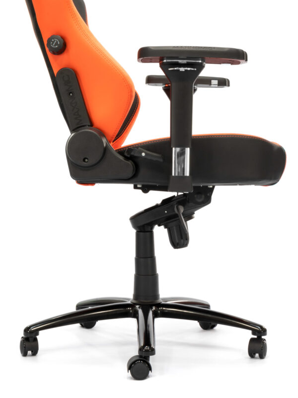 Seitenansicht des Maxnomic® Leader Executive Edition Orange mit Drehknauf für integrierte Lordosenstütze.