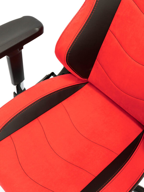 Sitzfläche und Armlehne des Maxnomic® Leader Executive Edition Rot.