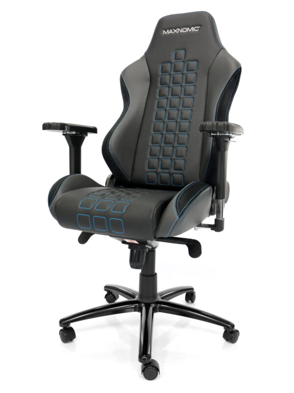 eSports chair model QUADCEPTOR Pro from Maxnomic® in Brilliant Blue. A black office chair with square stitching, blue seams and design-protected Maxnomic® 4D armrests.
