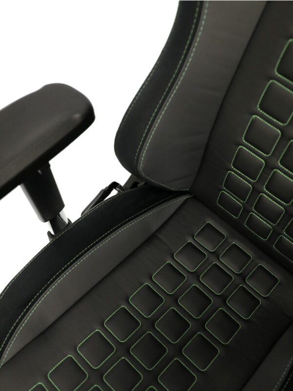 Seat of the Maxnomic® QUADCEPTOR OFC Alien Green with green stitching and square topstitching, also with green stitching.