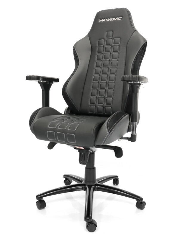 eSports chair model QUADCEPTOR Pro from Maxnomic® in Slightly Silver. A black office chair with square stitching, silver seams and design-protected Maxnomic® 4D armrests.