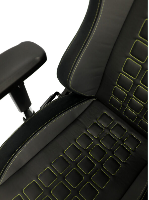 Seat of the Maxnomic® QUADCEPTOR OFC Bumblebee Yellow with yellow stitching and square topstitching, also with yellow stitching.