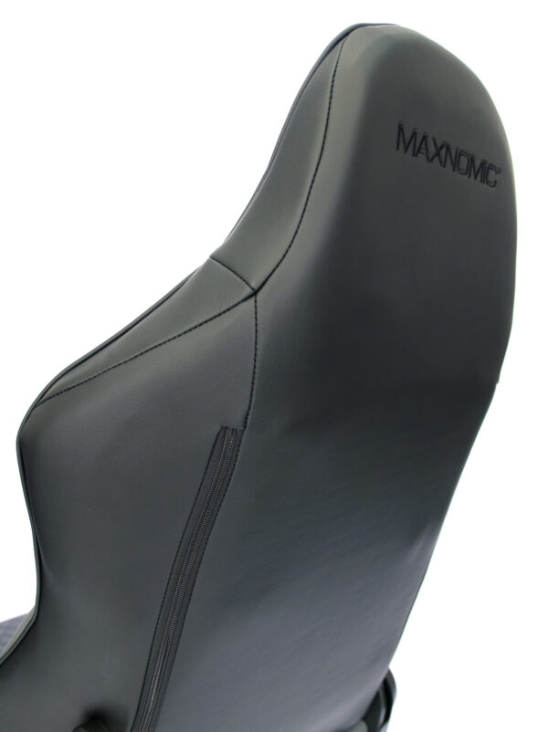 Backrest of the Maxnomic® Classic OFC with black embroidered Maxnomic® logo.